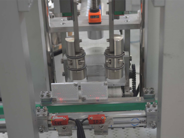 冠鴻智能活塞灌裝機和旋蓋機助力妮維雅提升生產效率